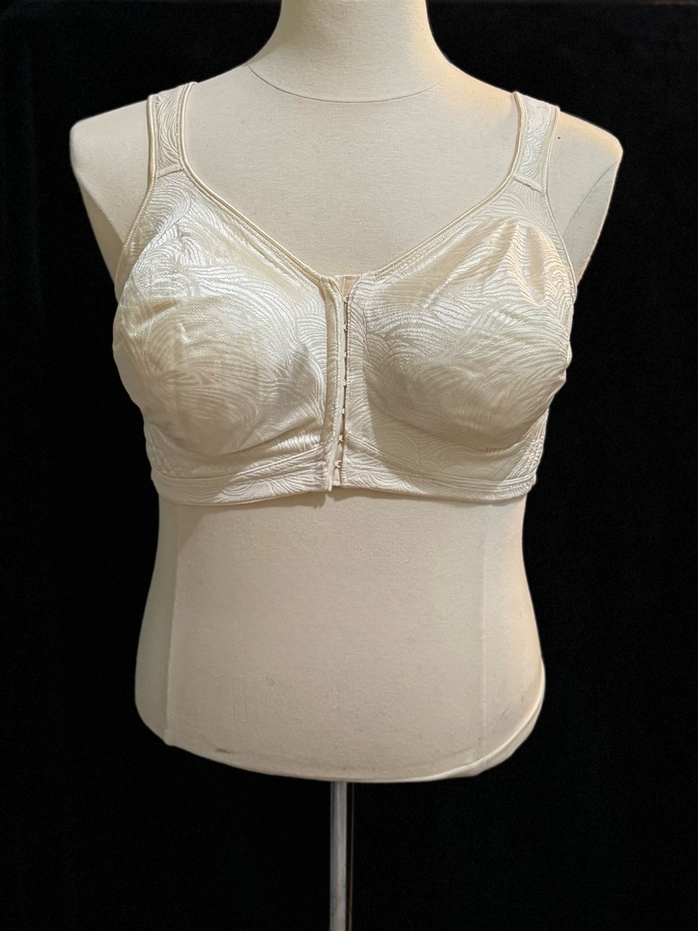 NEW! 44D Playtex Cream Full-Coverage Bra